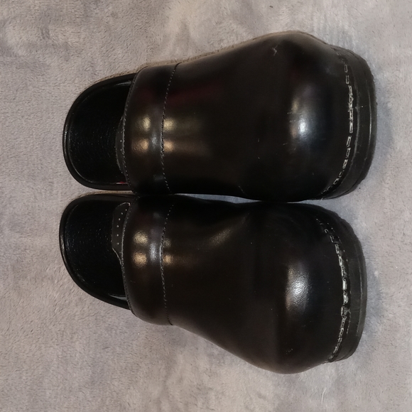 0804 Sanita Leather Clogs - Picture 2 of 8